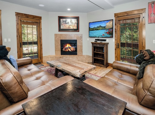 Beautiful Luxury Mountain Retreat, Great For Families and Groups