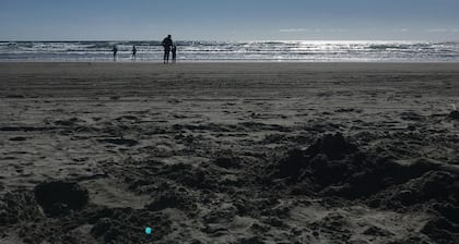 Relaxing Lakefront, Close to Beach, Family Friendly, Quiet Neighborhood.