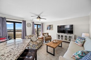 Een televisie en een dvd-speler