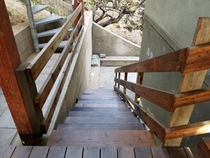 Property grounds - Contemporary Sleek 1 Bedroom Apt w/Private Patio on a Hillside Neighborhood (Los Angeles)