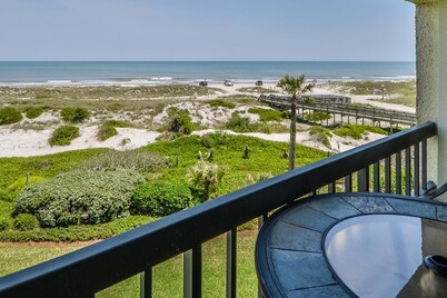 Beautiful Oceanfront Condo With Breathtaking Beach Views