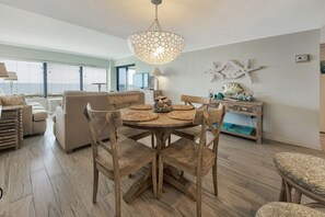 Dining - Beautiful Oceanfront Condo With Breathtaking Beach Views (Fernandina Beach)