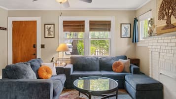 Smart-TV, DVD-Player, Bücher, Videothek