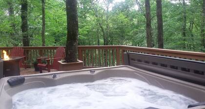 Creekside Cabin-Hot Tub - Amid North Georgia Wineries