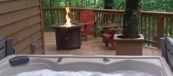 Creekside Cabin-Hot Tub - Amid North Georgia Wineries