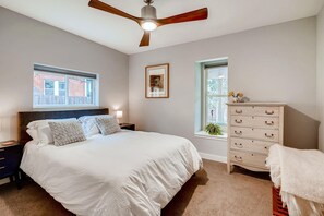 5 camere, una scrivania, ferro/asse da stiro, culla da viaggio