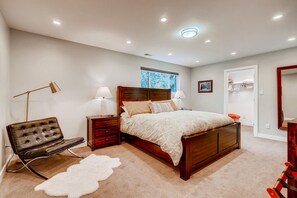 5 bedrooms, desk, iron/ironing board, travel crib - Beautiful spacious home in heart of Boulder (Boulder)
