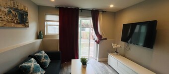 Private Suite 1Bd1Ba Living Room Kitchen in Decent and Convenient Neighborhood