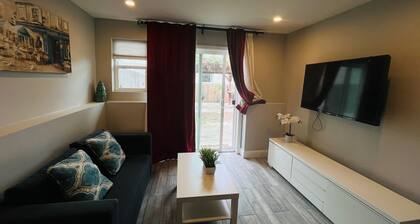 Private Suite 1Bd1Ba Living Room Kitchen in Decent and Convenient Neighborhood