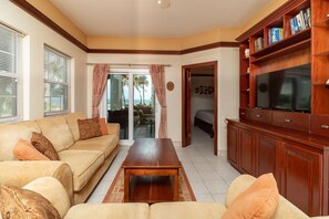 Een smart-tv en een dvd-speler