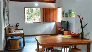 Maison, 2 chambres | Restauration dans la chambre