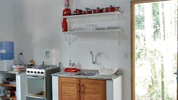 Maison, 2 chambres | Cuisine privée | Four, plaque de cuisson, blender