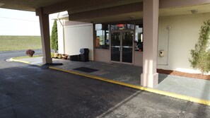 Front of property - USA Inn Junction City Near Fort Riley (Junction City)