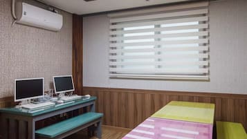 Shared Dormitory, Women only | Shared kitchen