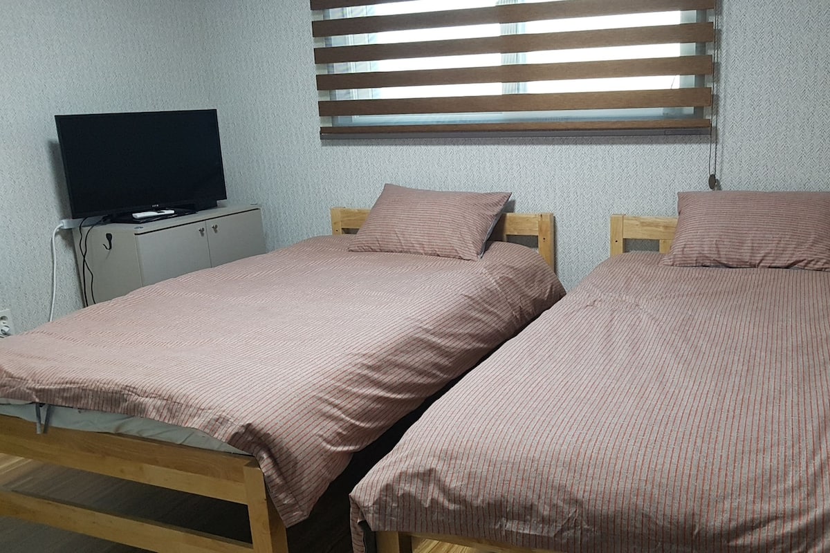 Twin Room | Premium bedding, free WiFi