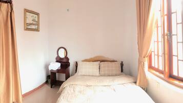 Desk, iron/ironing board, free WiFi, bed sheets