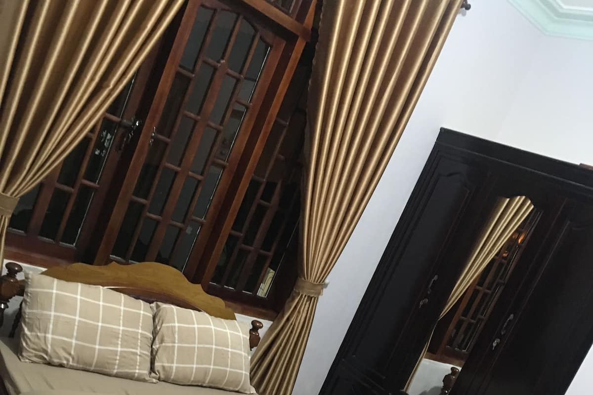 Desk, iron/ironing board, free WiFi, bed sheets