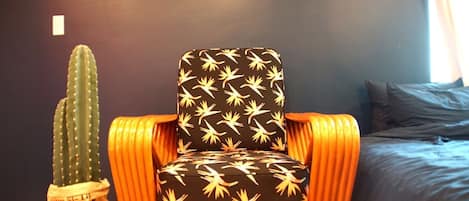 ألحفة محشوة بالريش وتجهيزات عازلة للصوت وواي فاي مجانًا وملاءات أسرّة