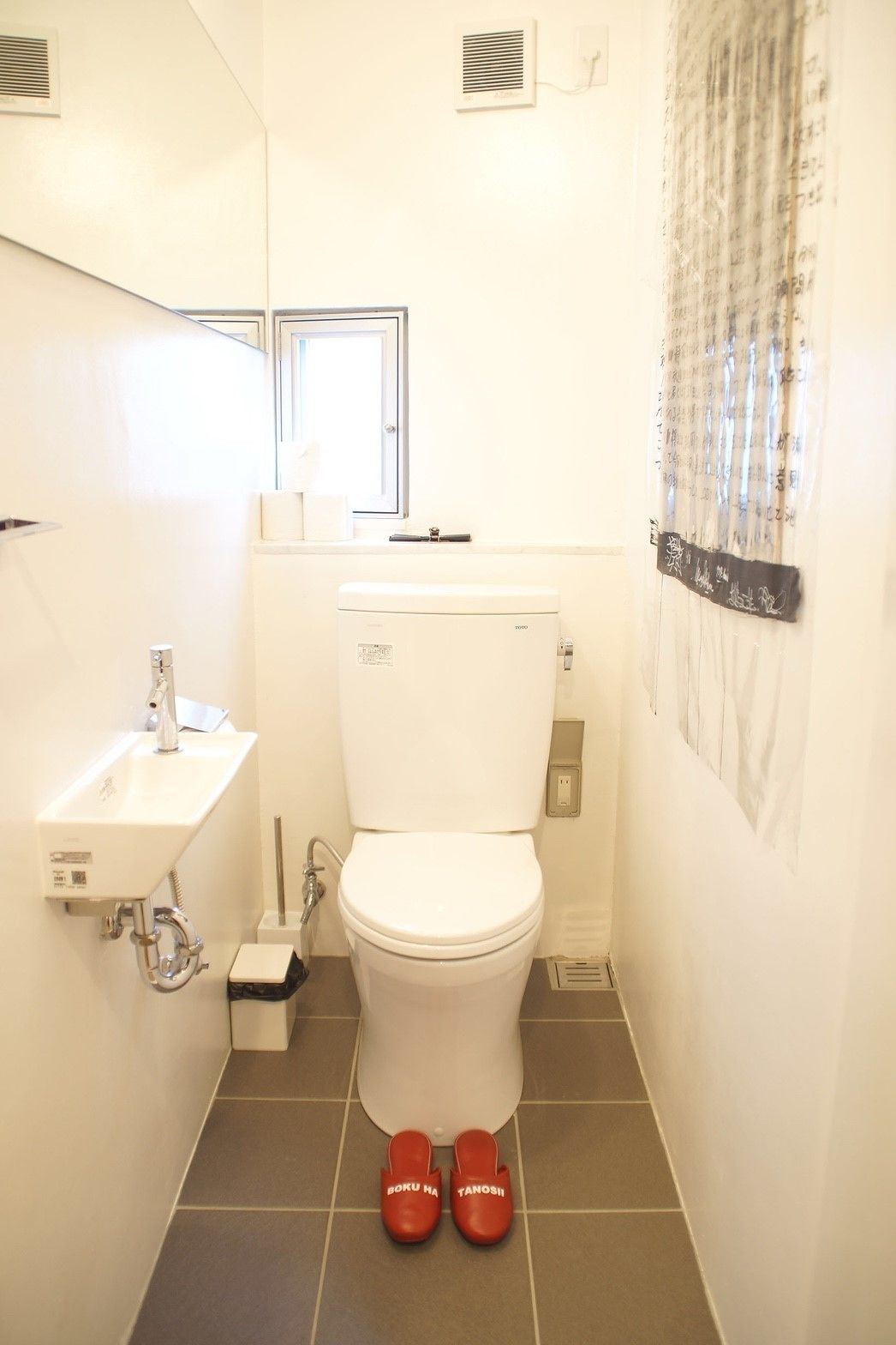 deluxe apartment, non smoking | bathroom | combined shower/bathtub, free toiletries, hair dryer, towels