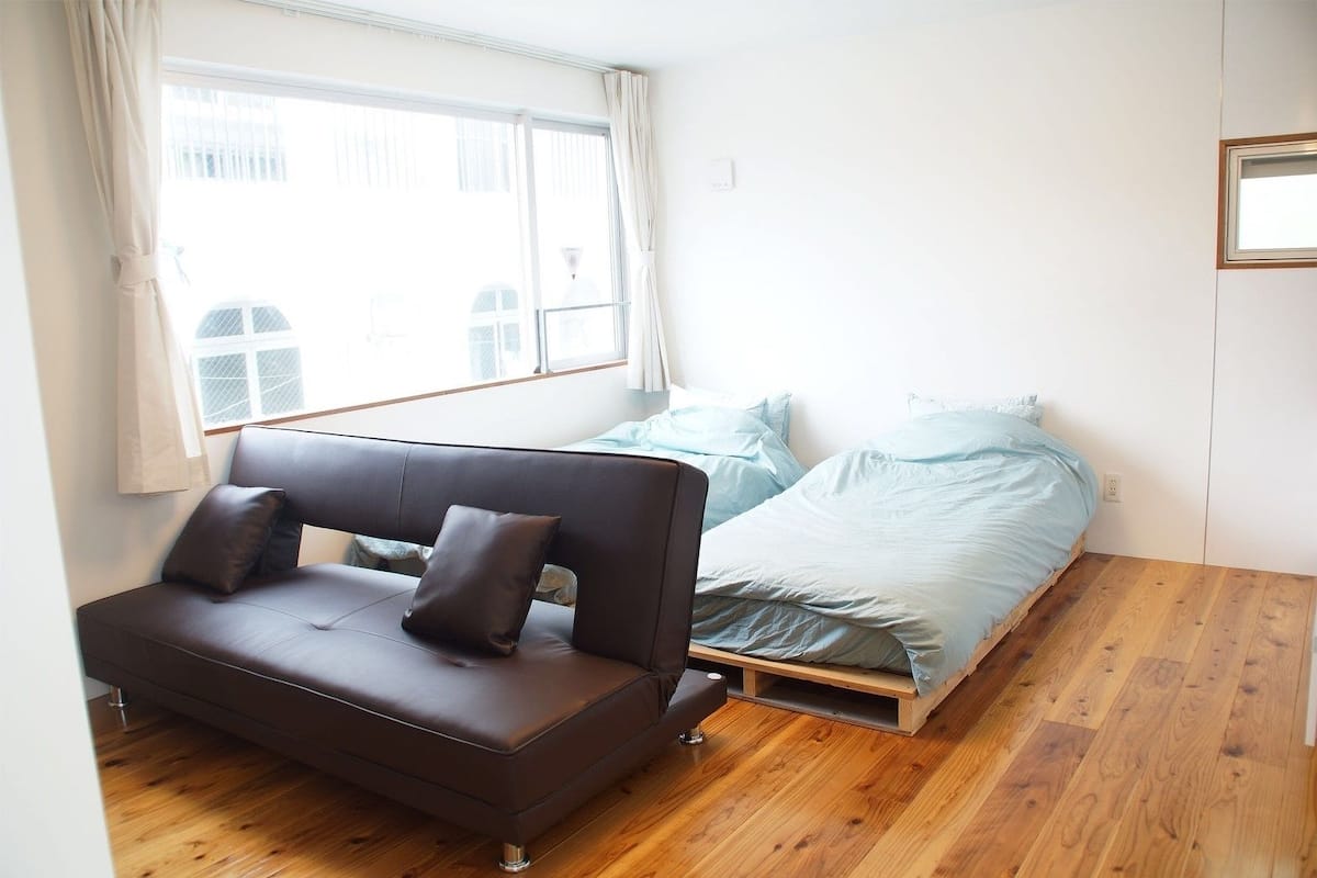 Departamento, para no fumadores, cocineta (2 Single beds + Sofa bed) | Edredón, insonorización, wifi gratis y ropa de cama