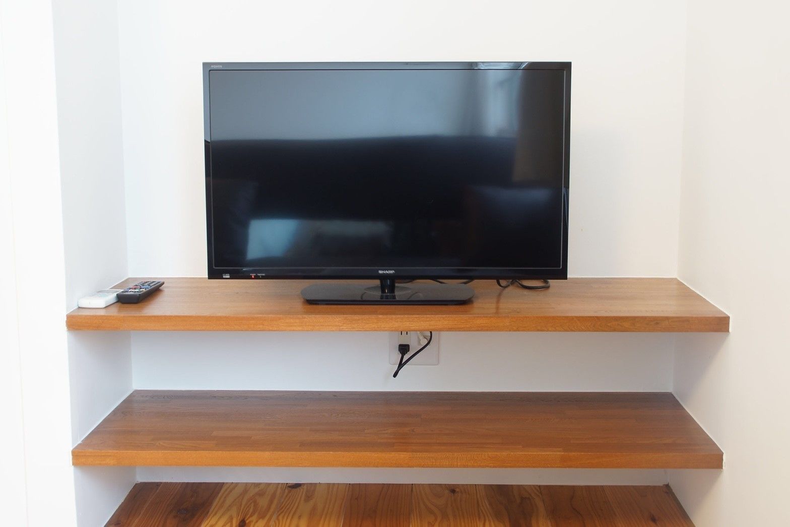 twin + 1 bed room apartment, non smoking, kitchenette | television