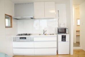 Twin + 1 Bed Room Apartment, Non Smoking, Kitchenette | Private kitchenette