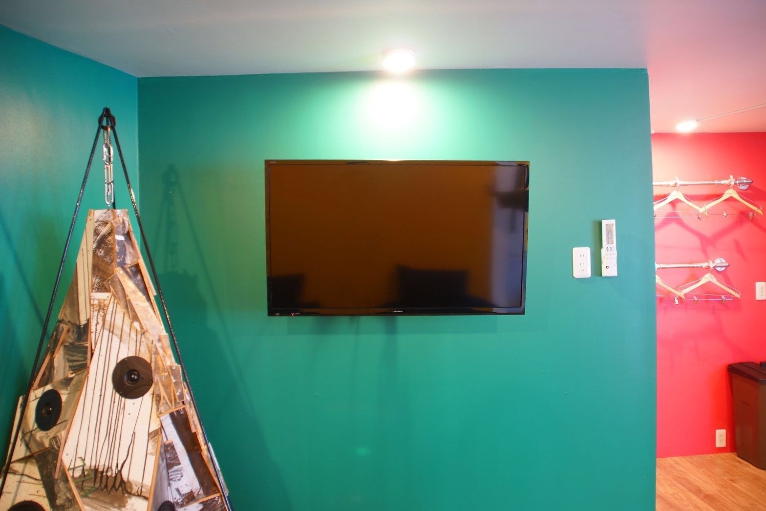 deluxe apartment, non smoking | television