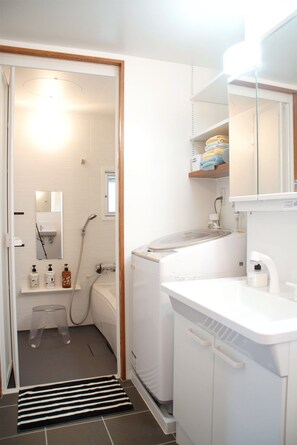 Appartement, non-fumeur, coin cuisine (2 Single beds + Sofa bed) | Salle de bain