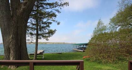 The Pines Housekeeping Cottage - Gananoque - Cottage 2