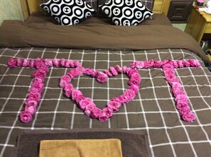 Deluxe dubbelrum - utsikt mot trädgården | Skrivbord och gratis wi-fi