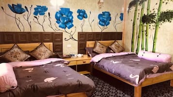 Habitación Deluxe con 2 camas individuales, vista al jardín | Escritorio y wifi gratis