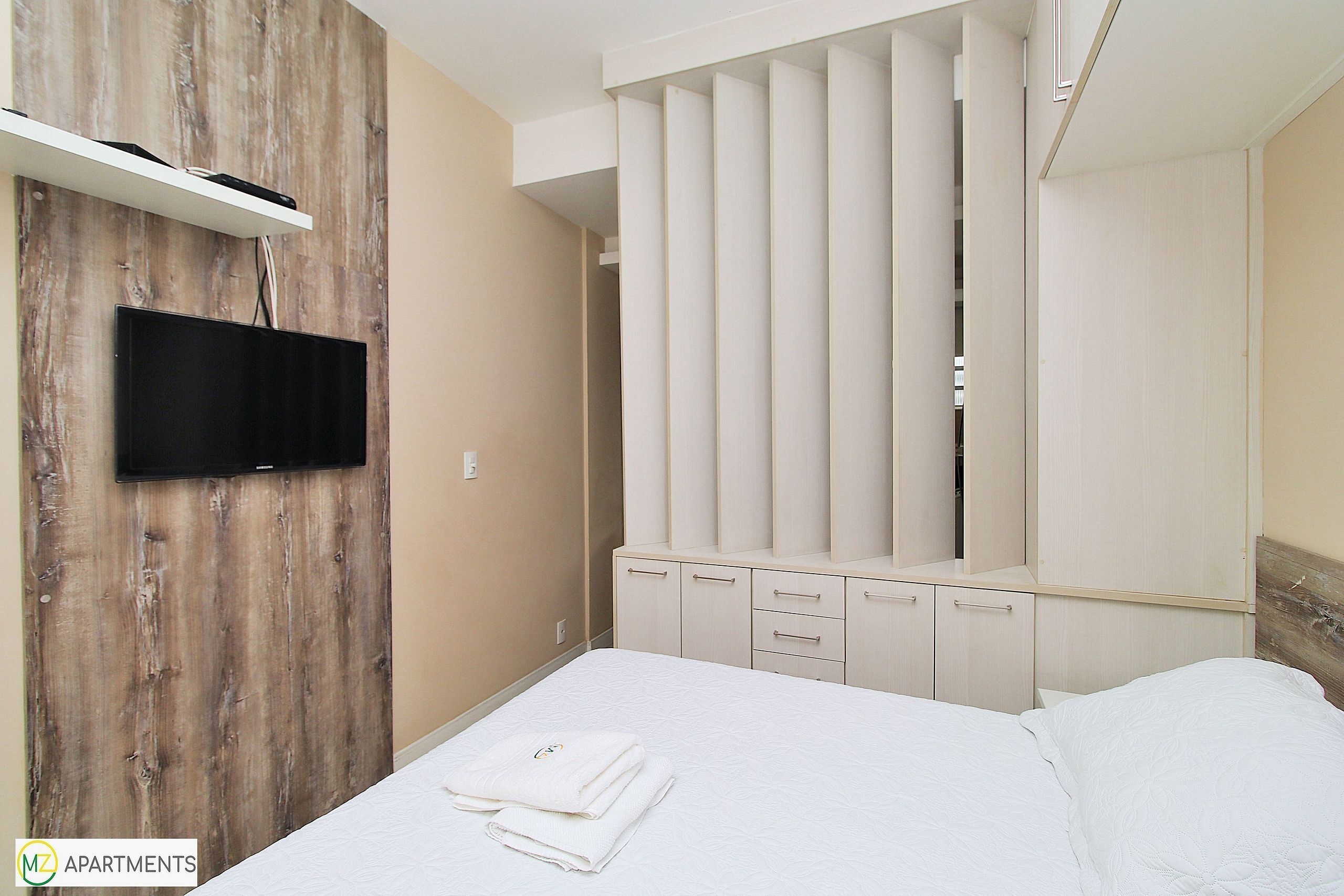 1 bedroom, iron/ironing board, free internet, bed sheets