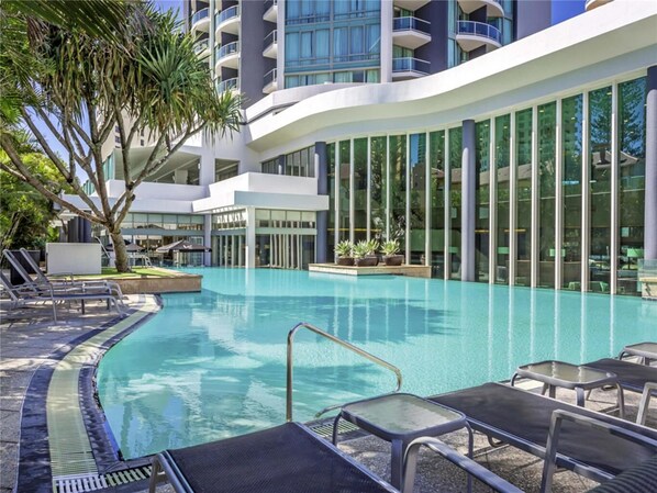 Outdoor pool - Mantra Legends Hotel (Surfers Paradise)