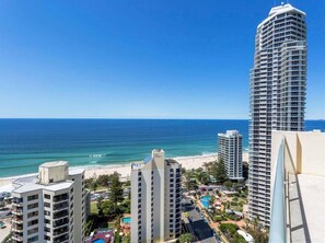 Beach - Mantra Legends Hotel (Surfers Paradise)