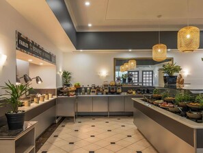 Dining - Mantra Legends Hotel (Surfers Paradise)