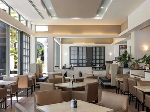 Dining - Mantra Legends Hotel (Surfers Paradise)