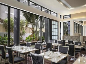 Dining - Mantra Legends Hotel (Surfers Paradise)