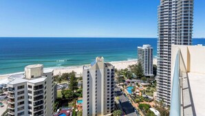 Beach - Mantra Legends Hotel (Surfers Paradise)
