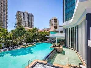 Outdoor pool - Mantra Legends Hotel (Surfers Paradise)