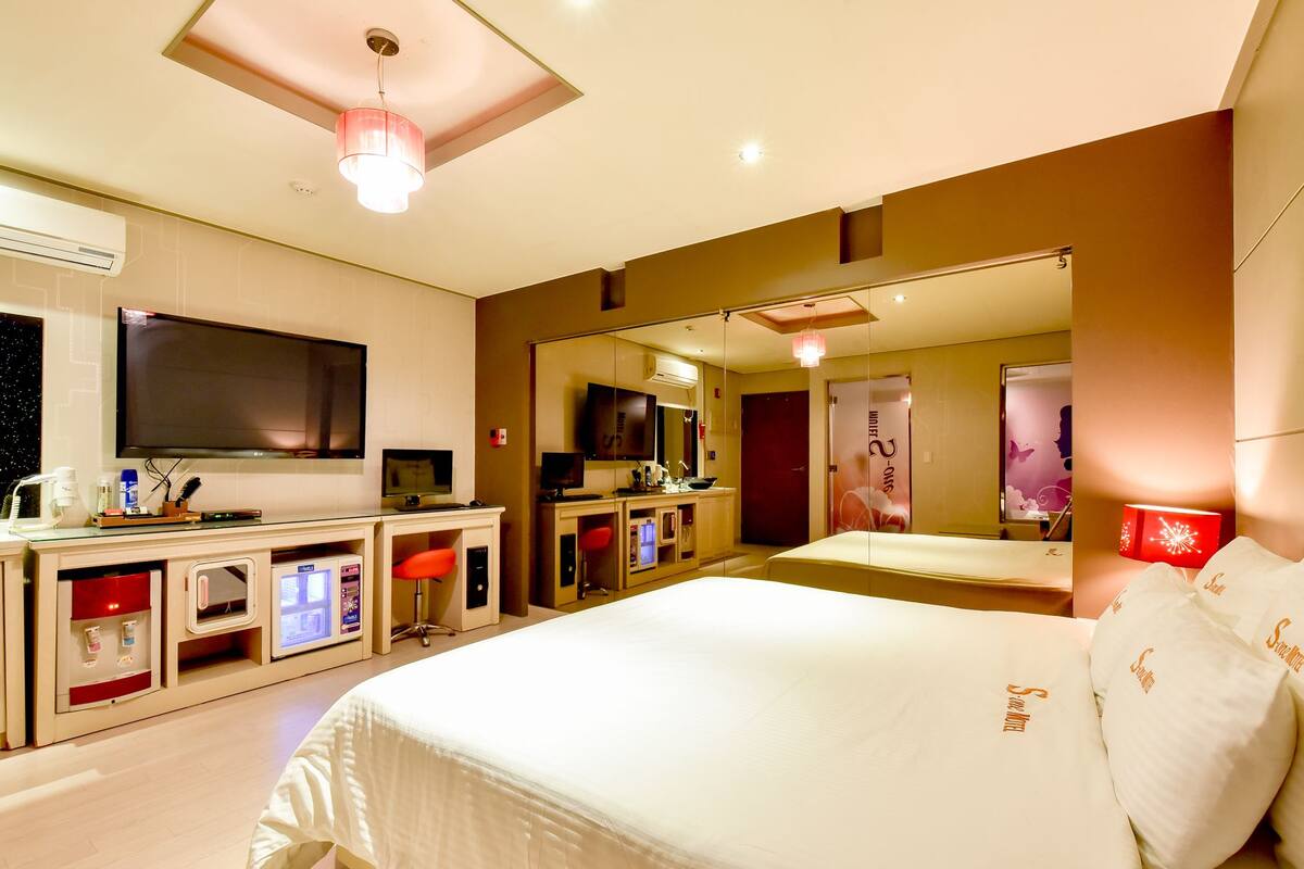 Standard Room | Laptop workspace, WiFi (free)
