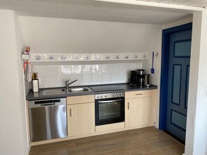Refrigerador, microondas, horno, lavavajillas