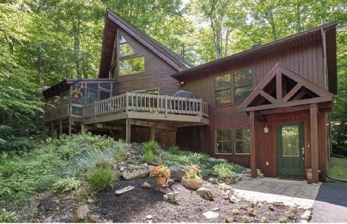 Pelaa koko päivän ja tulkaa sitten moderniin leiriin rentoutumaan ja rejuvinoitumaan