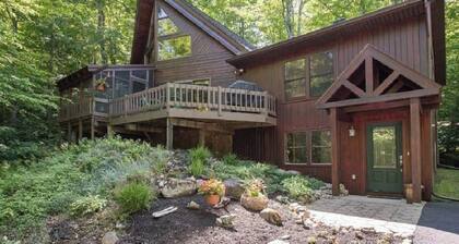 Pelaa koko päivän ja tulkaa sitten moderniin leiriin rentoutumaan ja rejuvinoitumaan