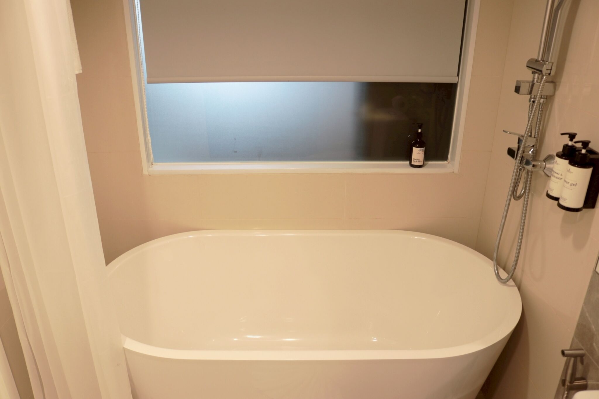 deep-soaking bathtub