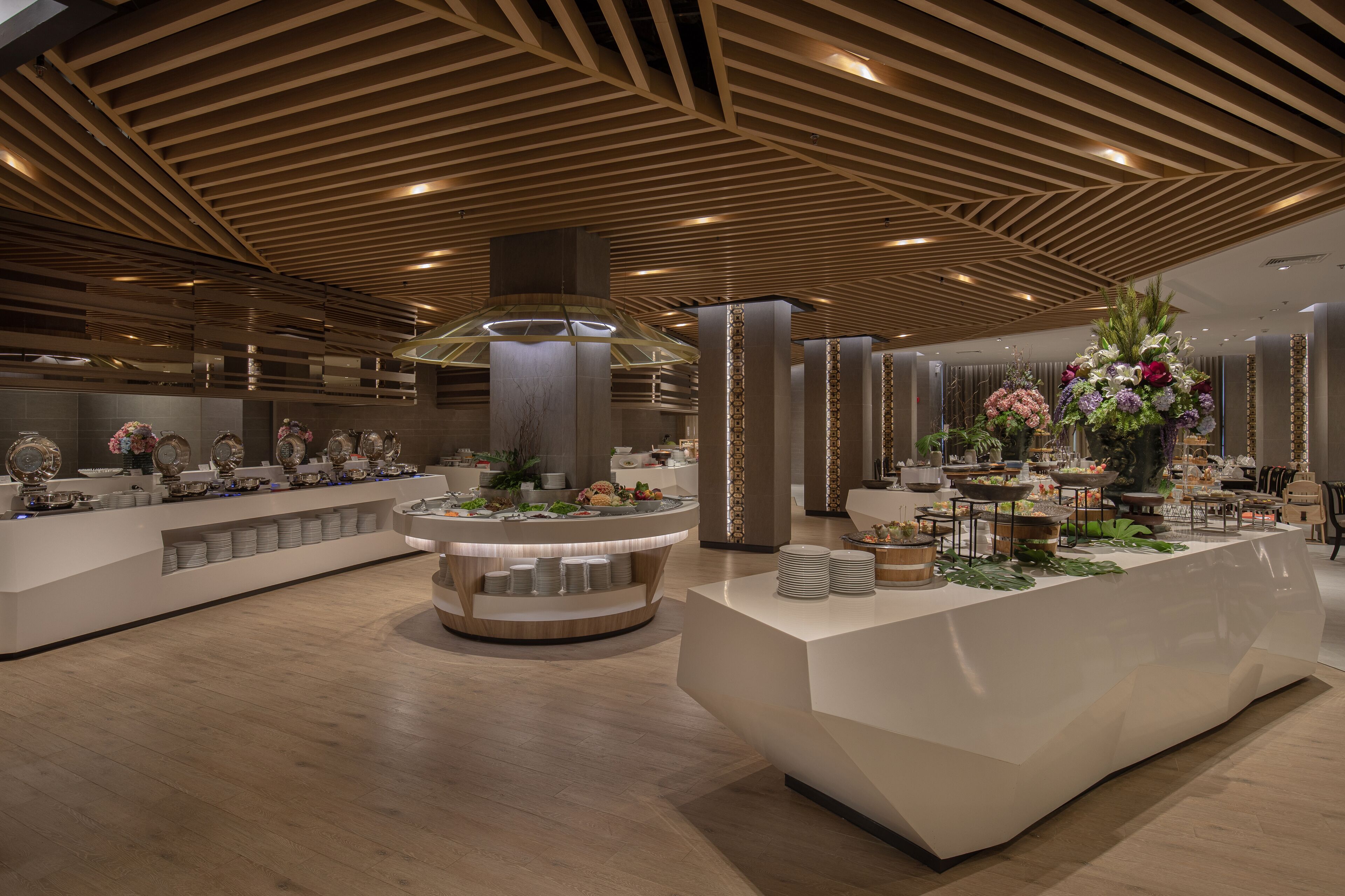 daily buffet breakfast (thb 350 per person)