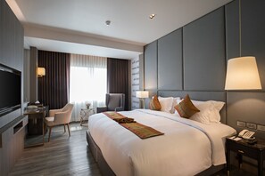 Minibar, caja de seguridad en la habitación y decoración personalizada 