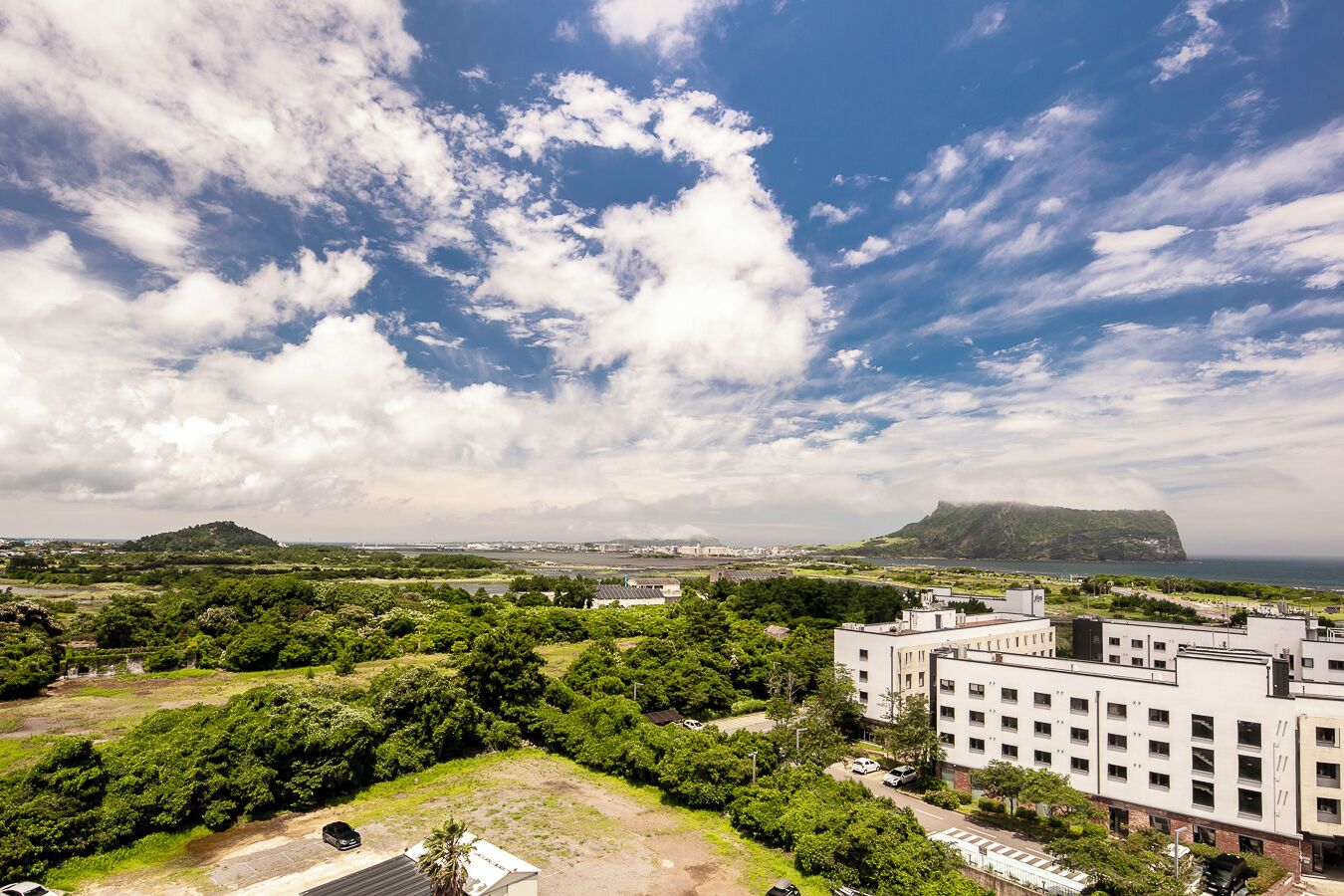 deluxe twin room, multiple beds, ocean view | 1 bedroom, desk, blackout curtains, soundproofing