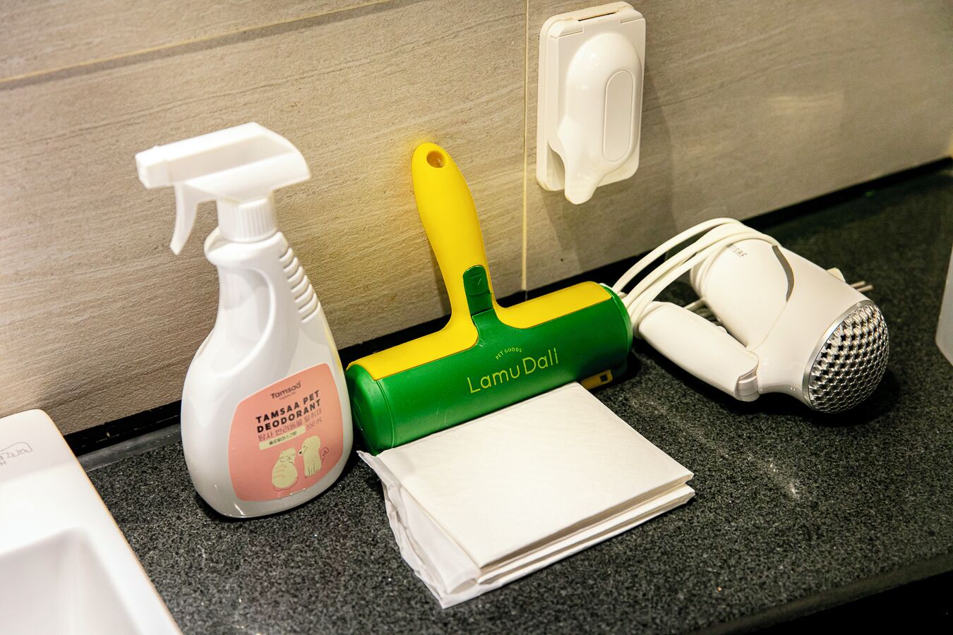 1 bedroom, desk, blackout curtains, soundproofing