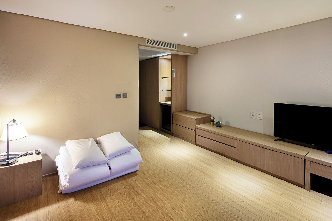 traditional room (ondol room) | 1 bedroom, desk, blackout curtains, soundproofing