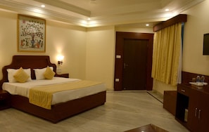 Kahden hengen club-huone | Egyptinpuuvillaiset lakanat, työpöytä, äänieristys, silitysrauta/-lauta